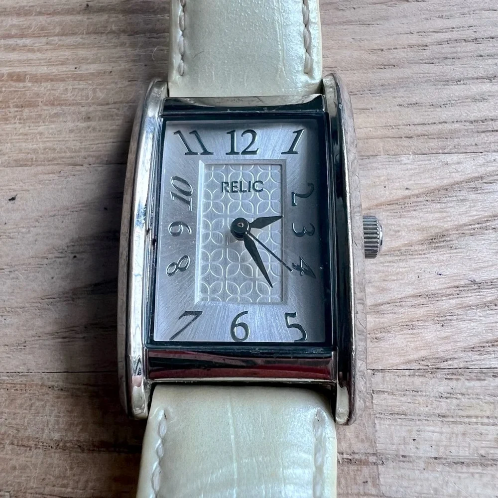 Relic ladies rectangular silver tone fashion watch NEW BATTERY